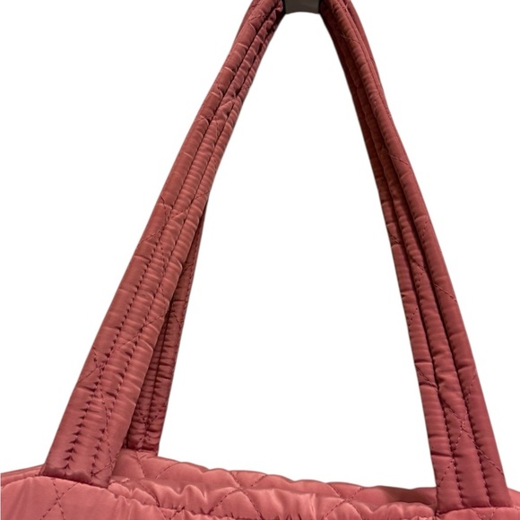 Vera Bradley Travel Bag for Stylish Adventures.good condition. No long straps - Picture 4 of 14